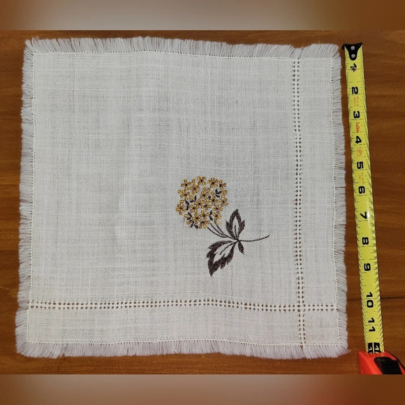Vintage Handmade Embroidered White With  Yellow Flowers Table Mats lot of 5 - Picture 9 of 11